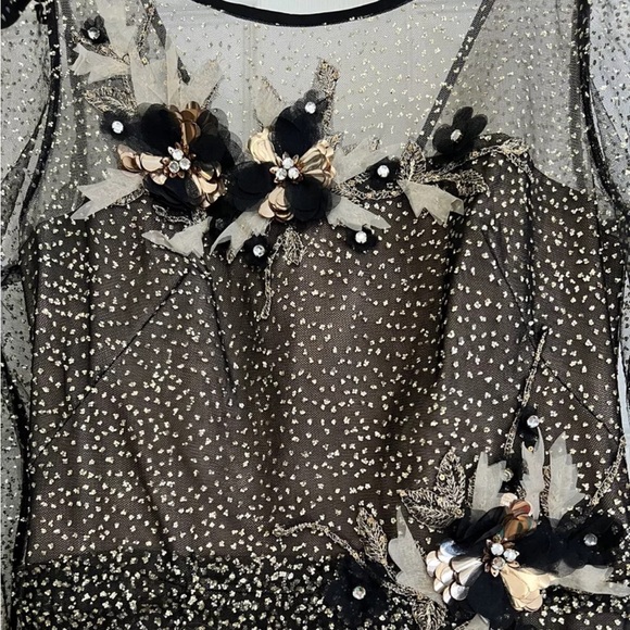 Marchesa Notte 6 Long Sleeve
Glitter Tulle Evening Gown Gold Black - Picture 7 of 9